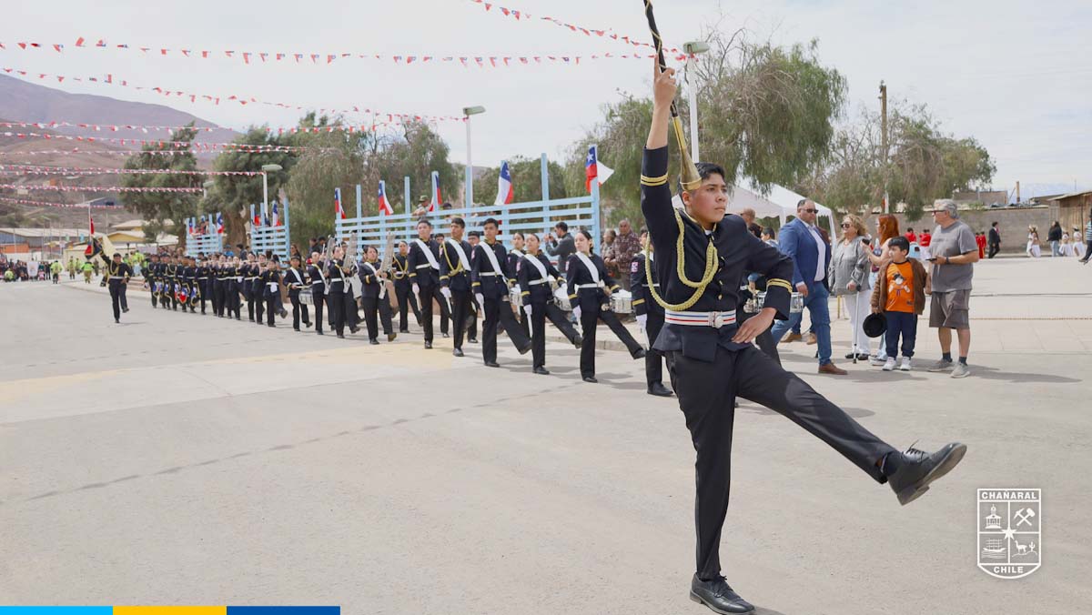 Uno de los momentos destacados fue la presentación de la Banda de Guerra Municipal Bernardo Ángel Ardiles y la Banda de Guerra de la Escuela Pedro Luján.