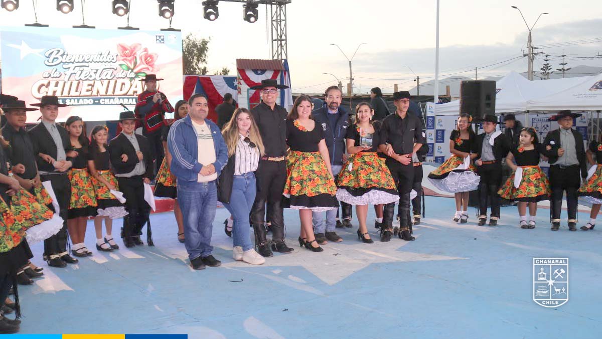 Entrega de reconocimientos a agrupaciones folclóricas de la comuna