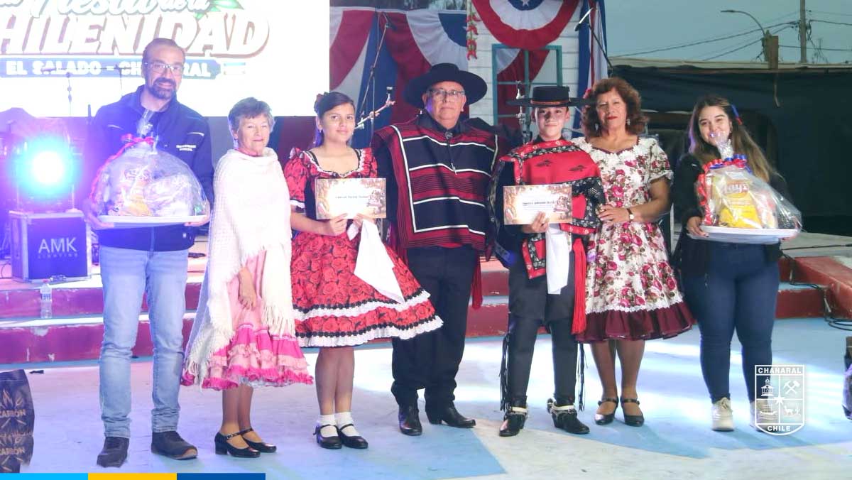 Entrega de reconocimientos a agrupaciones folclóricas de la comuna