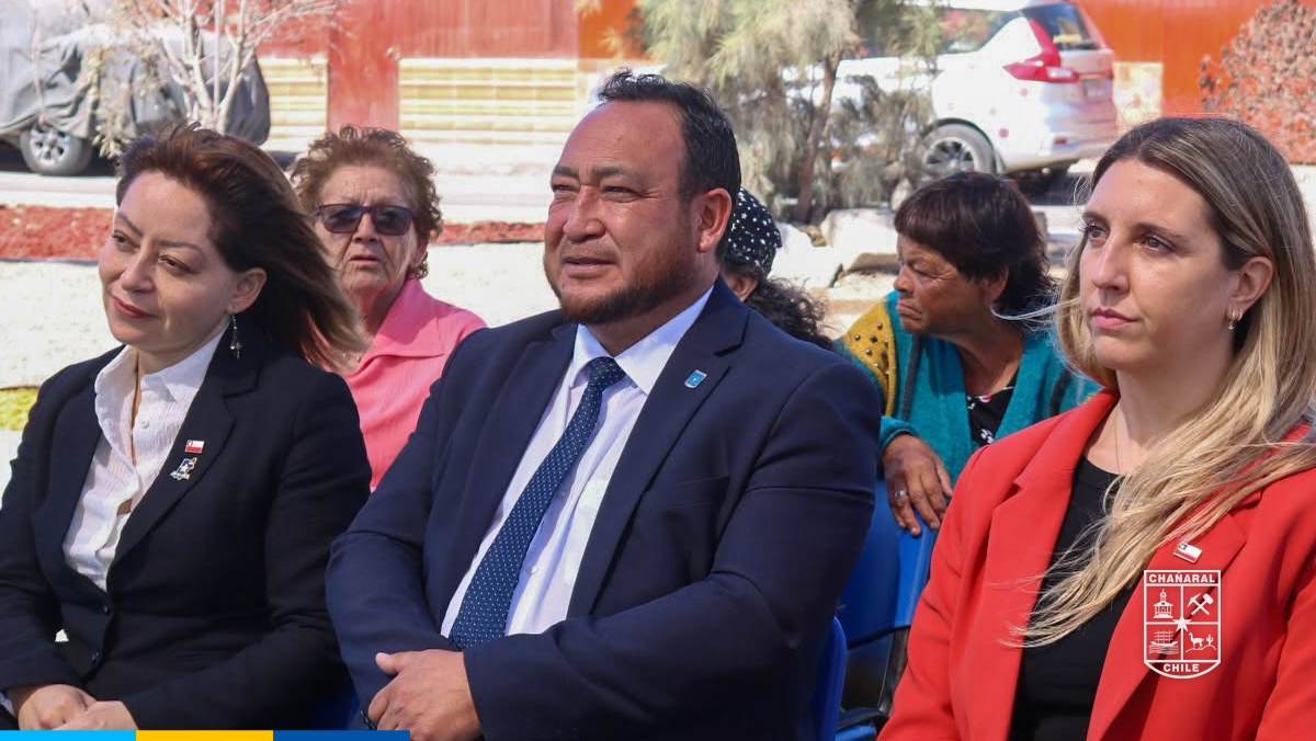 La ceremonia fue encabezada por nuestro Alcalde, Alex Ahumada Monroy, junto a autoridades provinciales y locales, y los vecinos del sector, quienes manifestaron su alegría y agradecimiento por esta importante mejora.