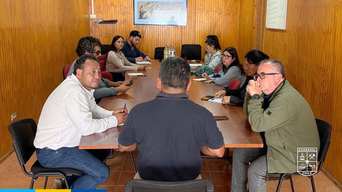 En Copiapó se llevó a cabo una importante reunión encabezada por nuestro alcalde Alex Ahumada, junto a Boris Burgos, director (s) de CONAF