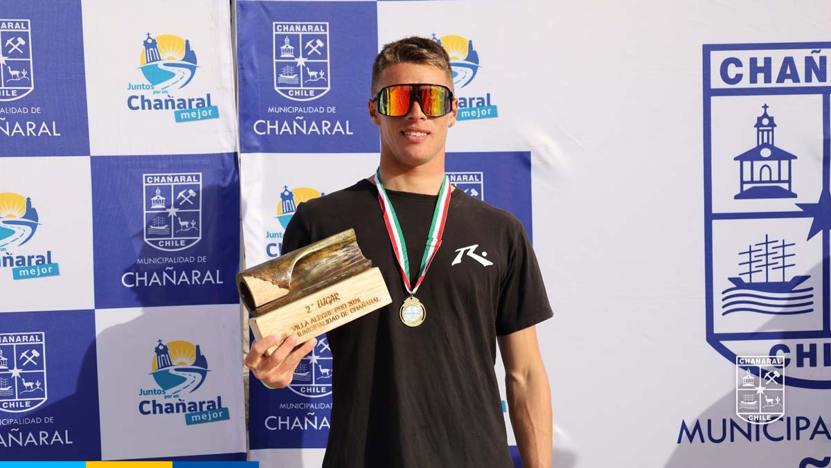 El surfista Sr. Matias Veloz de coquimbo obtuvo el 2 lugar en el evento